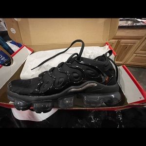 Selling brand new Nike Air Vipor Max Size 8 shoes.